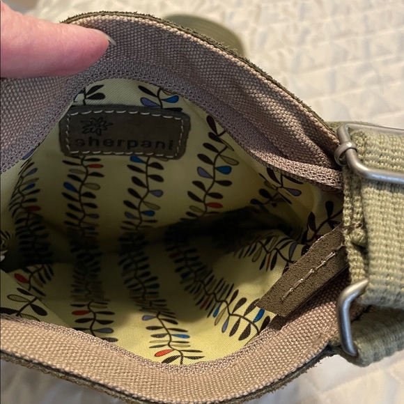 Vintage Sherpani crossbody, canvas Tan/khaki 7.5 width - Picture 3 of 5